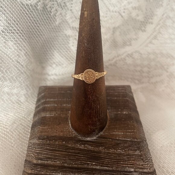 Vintage Gold-Filled Floral Medal Ring 6 - Picture 4 of 4